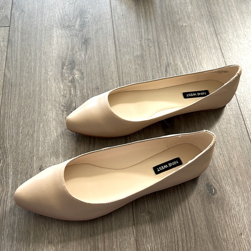 Nine West Nude Flats 8.5 M